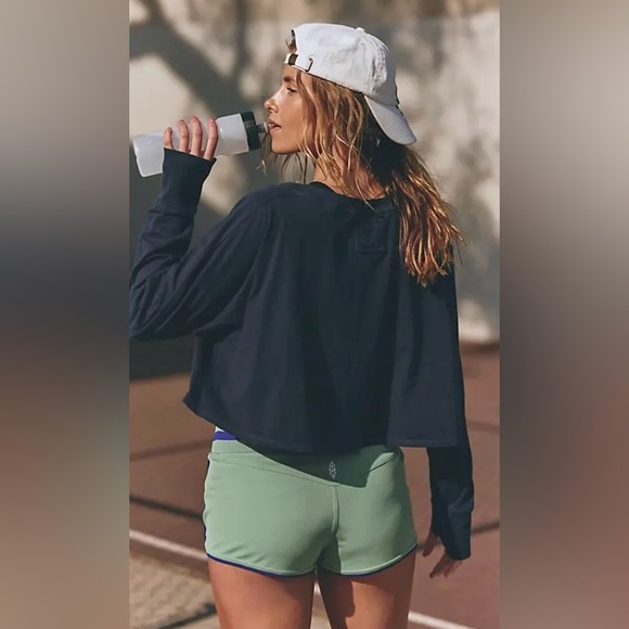 NWOT FREE PEOPLE MOVEMENT STAY WITH IT LAYER TOP - Picture 2 of 3